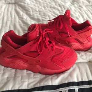 🔻Red Huraches 📣 worn 2-3 times 🔻